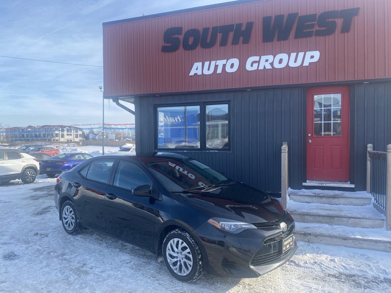 2018 Toyota Corolla LE Photo0