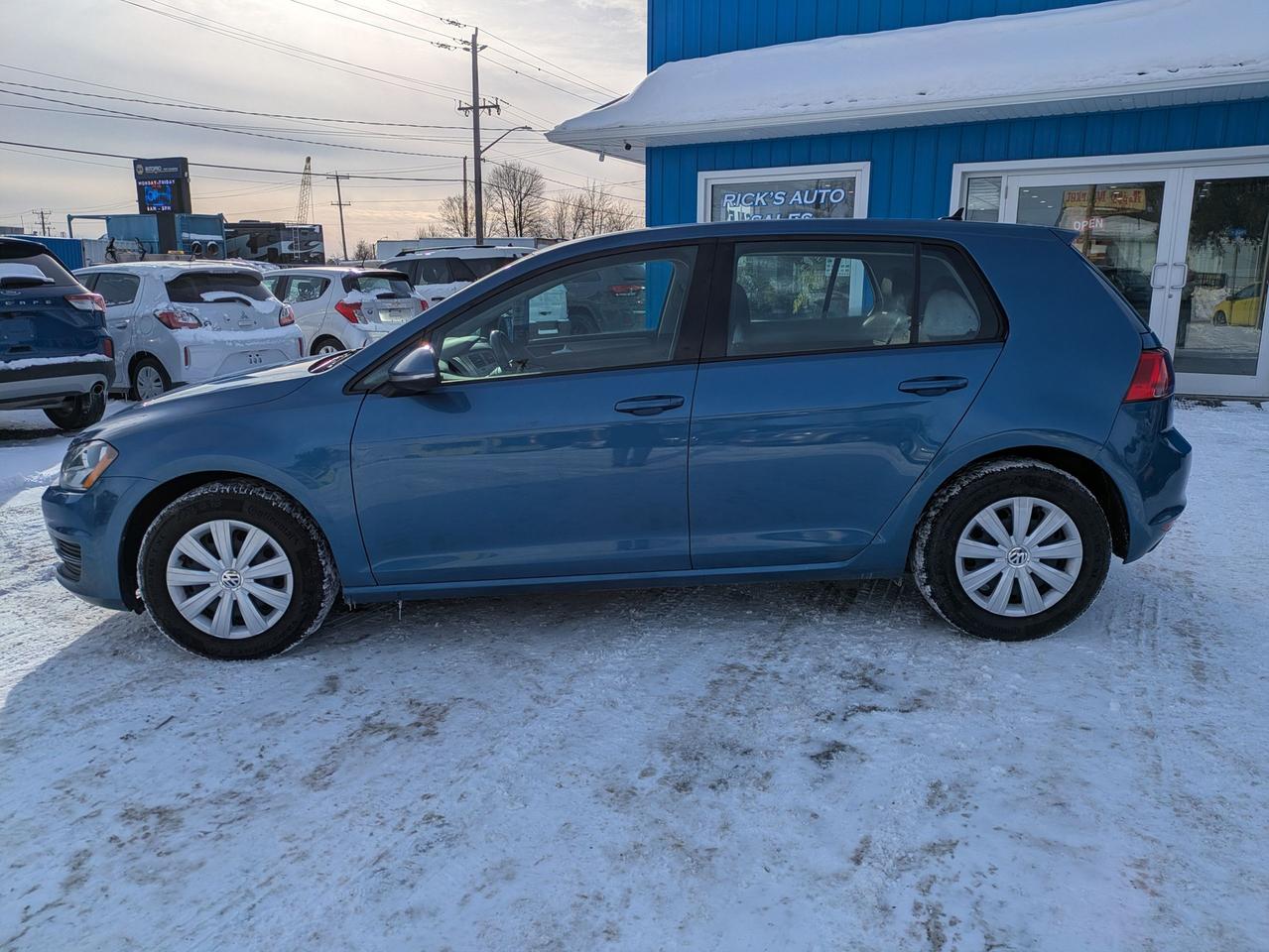 2016 Volkswagen Golf TRENDLINE Photo