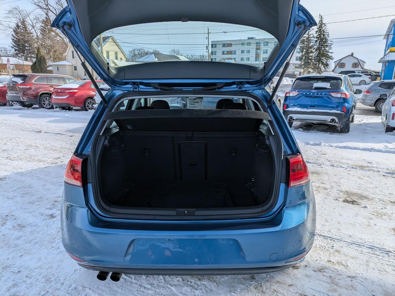 2016 Volkswagen Golf TRENDLINE Photo