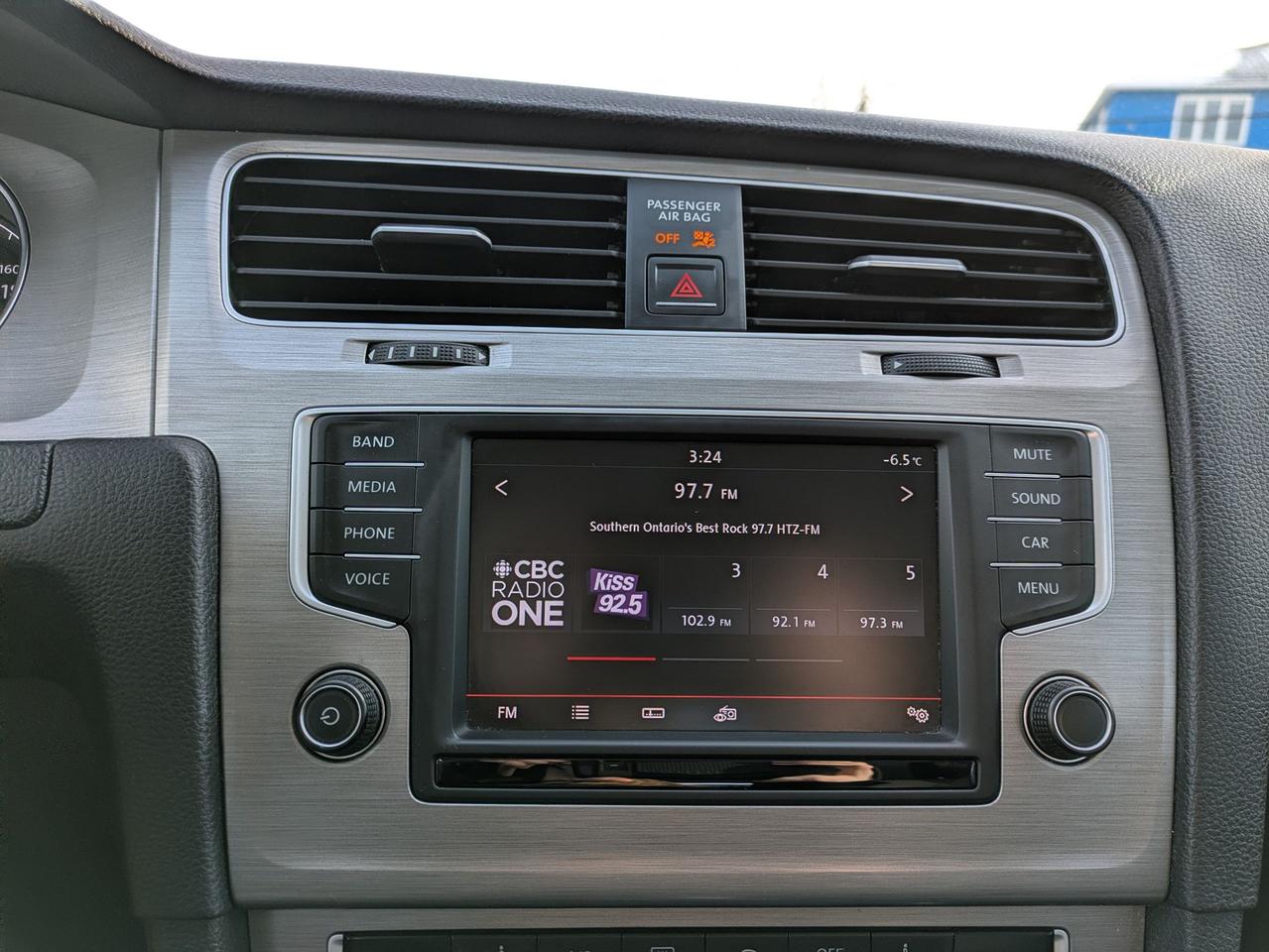 2016 Volkswagen Golf TRENDLINE Photo