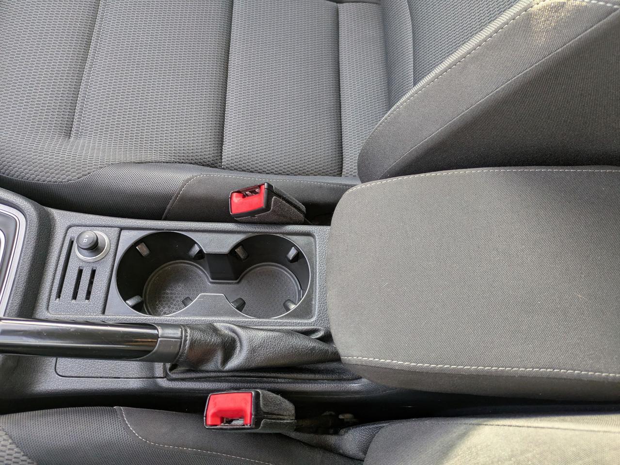 2016 Volkswagen Golf TRENDLINE Photo