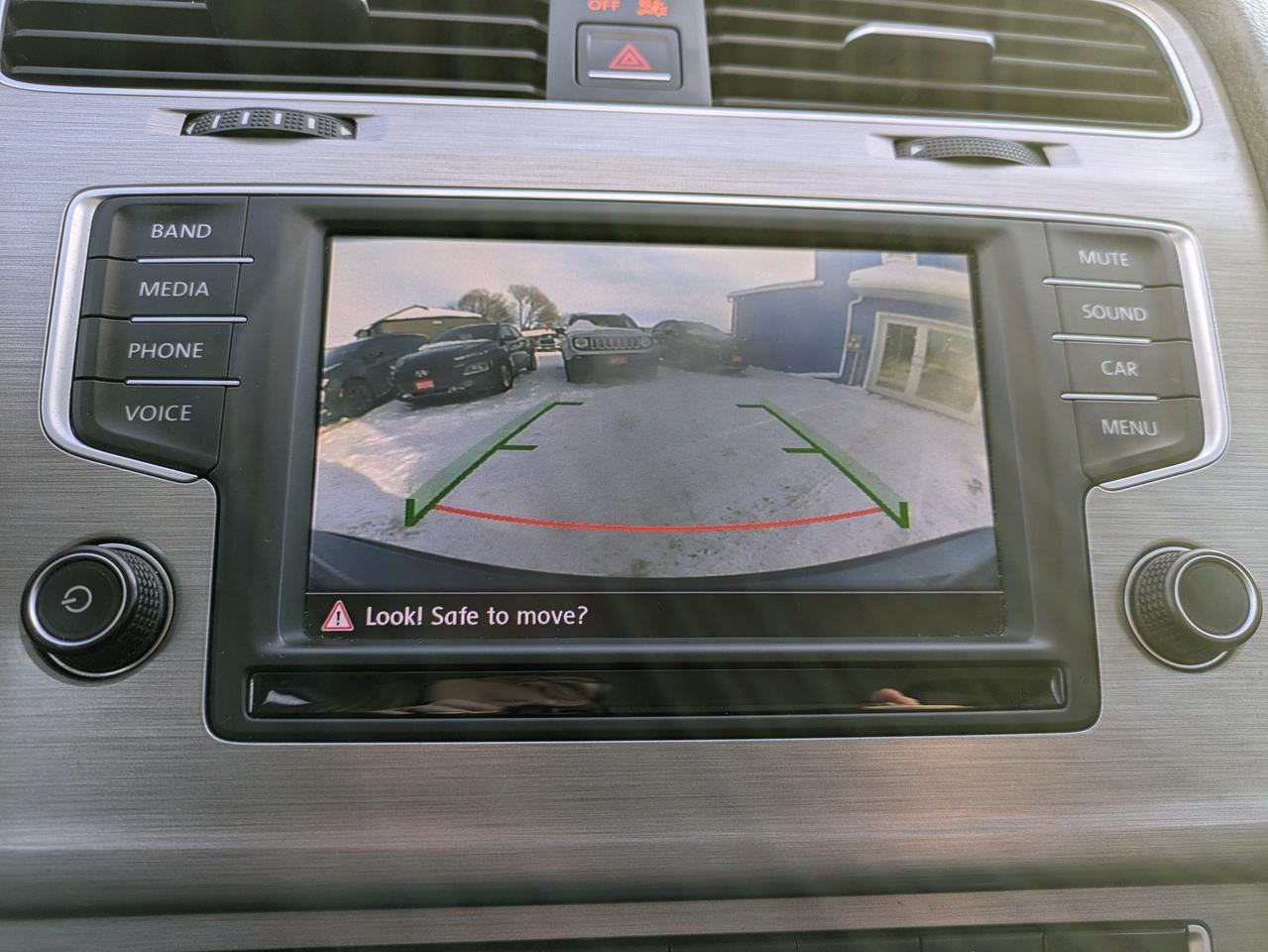 2016 Volkswagen Golf TRENDLINE Photo