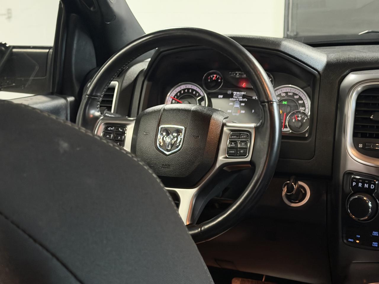 2021 RAM 1500 Classic Warlock HEMI|SUNROOF|ONEOWNER|NOACCIDENT Photo