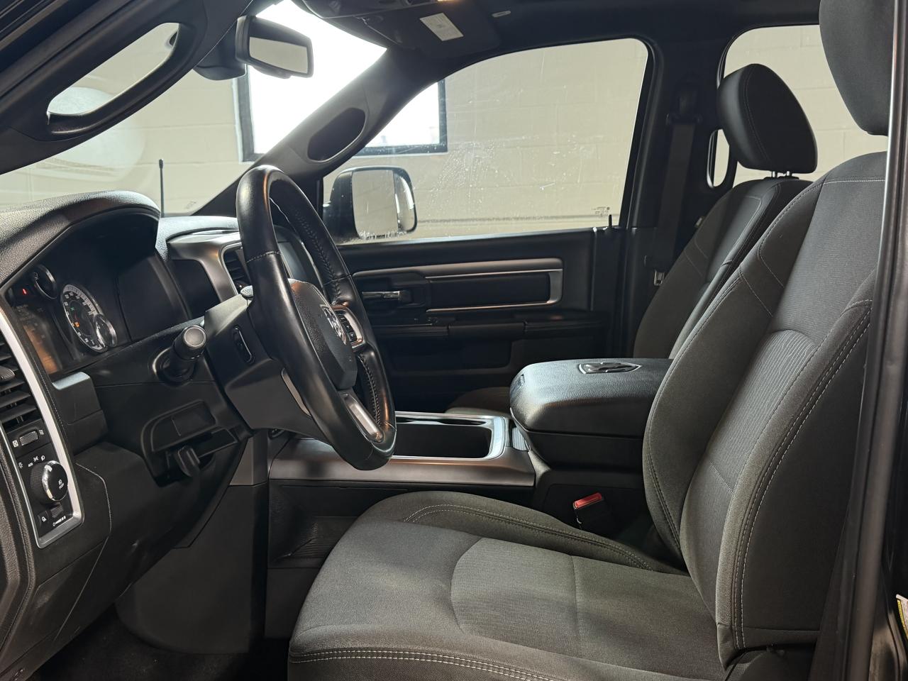 2021 RAM 1500 Classic Warlock HEMI|SUNROOF|ONEOWNER|NOACCIDENT Photo