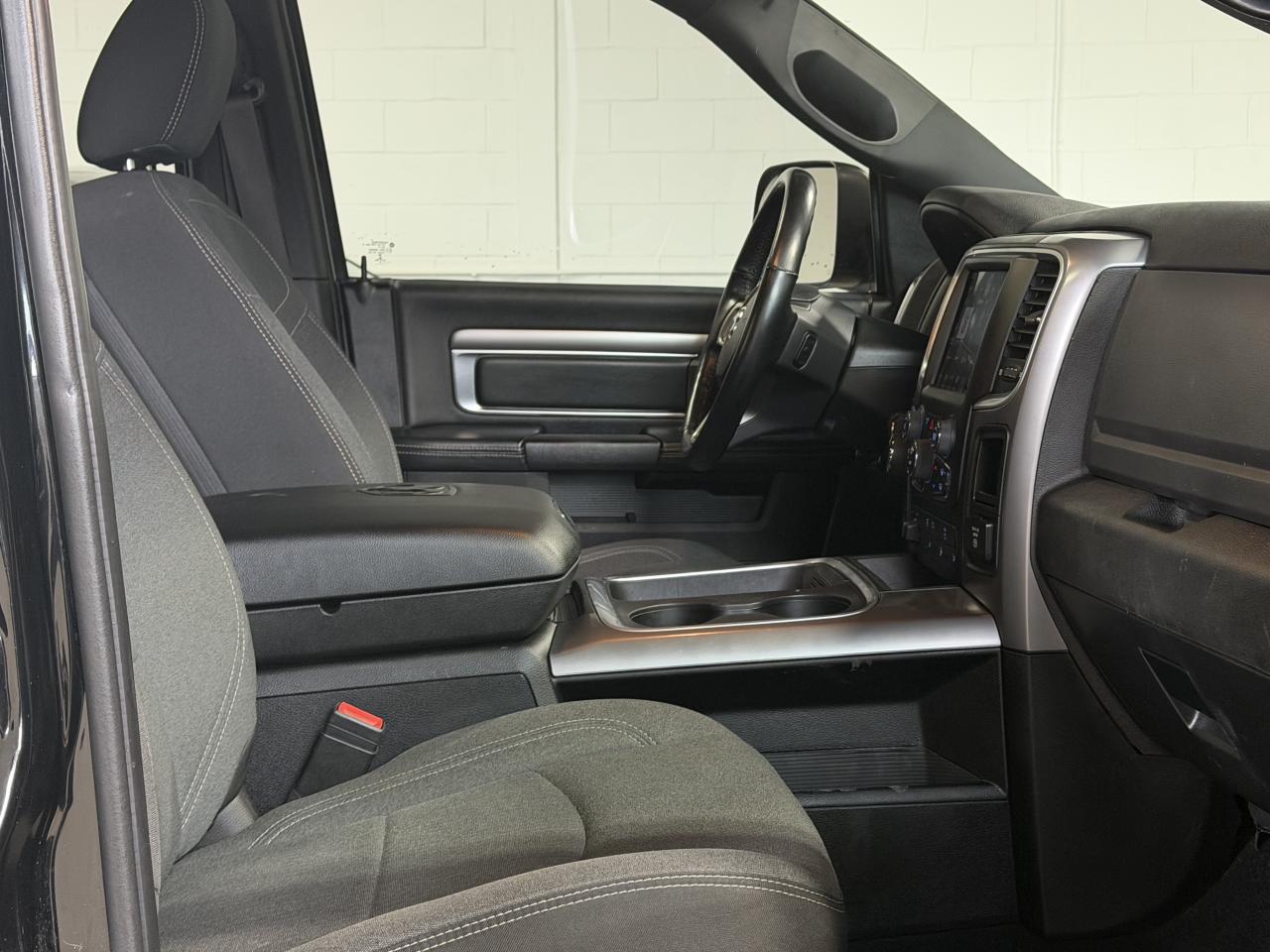 2021 RAM 1500 Classic Warlock HEMI|SUNROOF|ONEOWNER|NOACCIDENT Photo