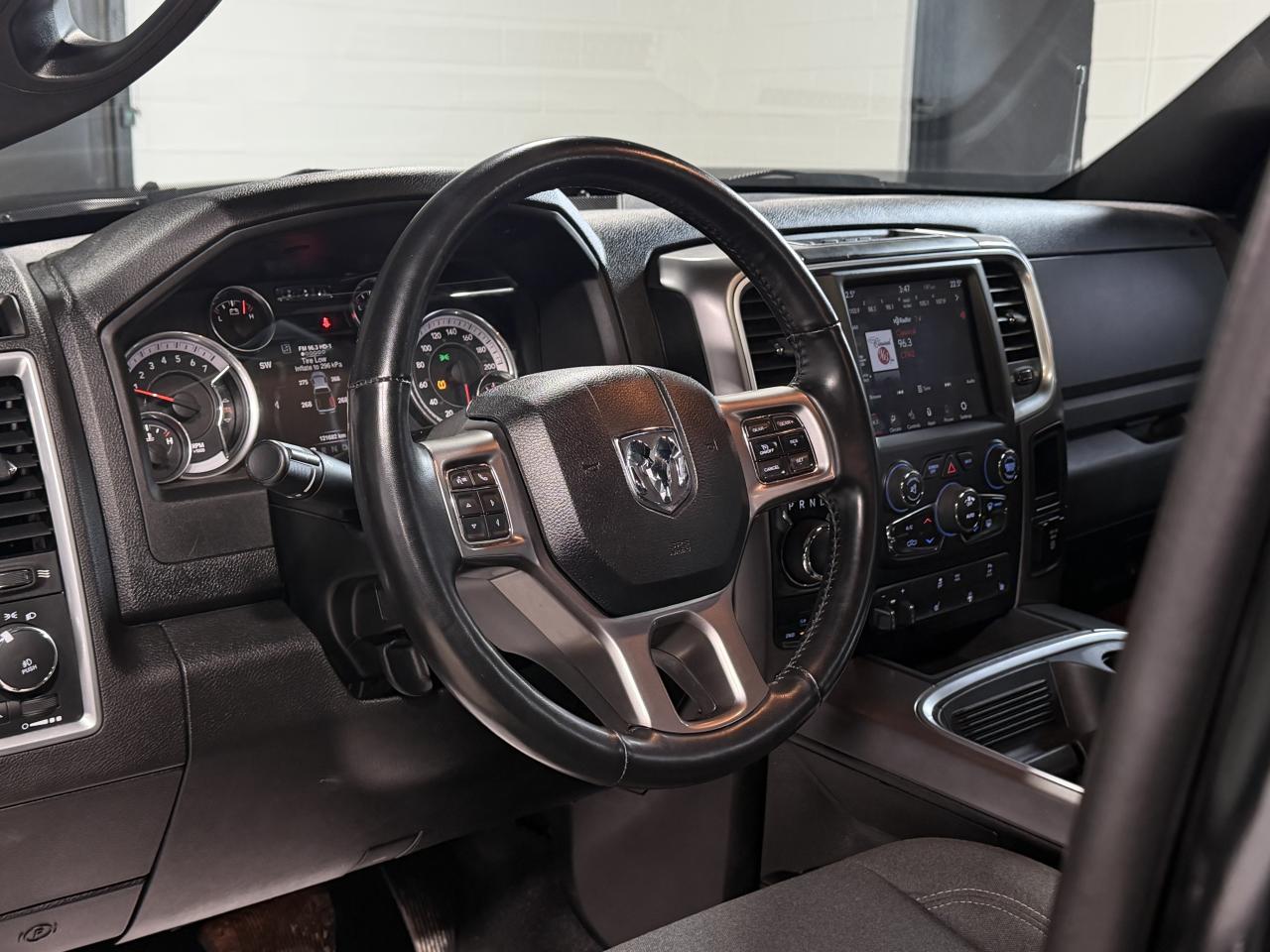 2021 RAM 1500 Classic Warlock HEMI|SUNROOF|ONEOWNER|NOACCIDENT Photo