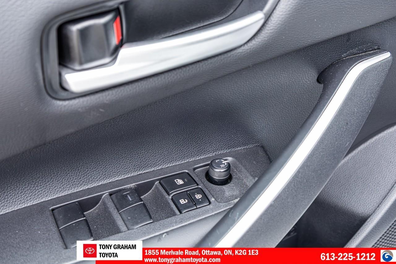 2025 Toyota Corolla SE Photo