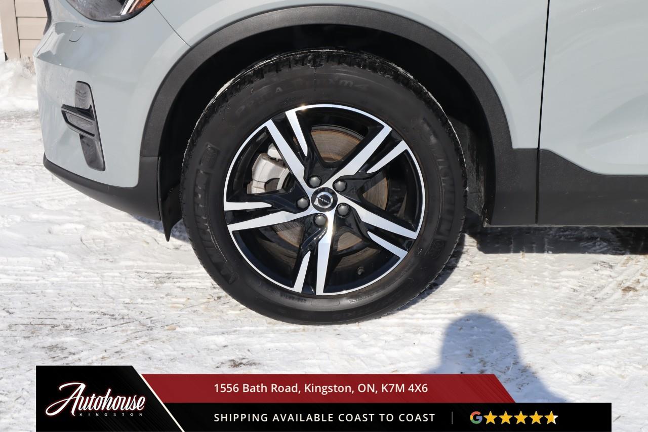 2024 Volvo XC40 B5 Core Dark Theme LEATHER - GOOGLE NAVIGATION Photo