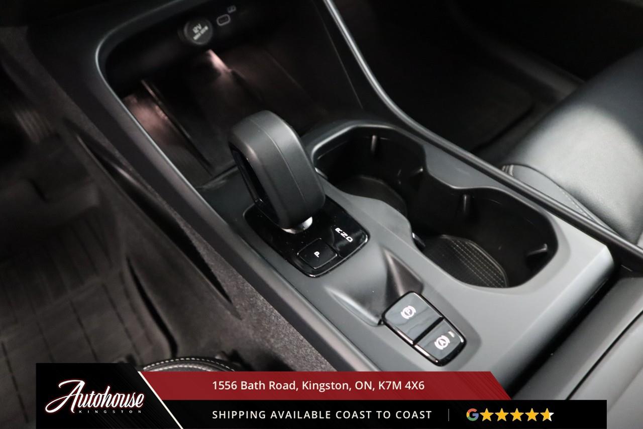 2024 Volvo XC40 B5 Core Dark Theme LEATHER - GOOGLE NAVIGATION Photo