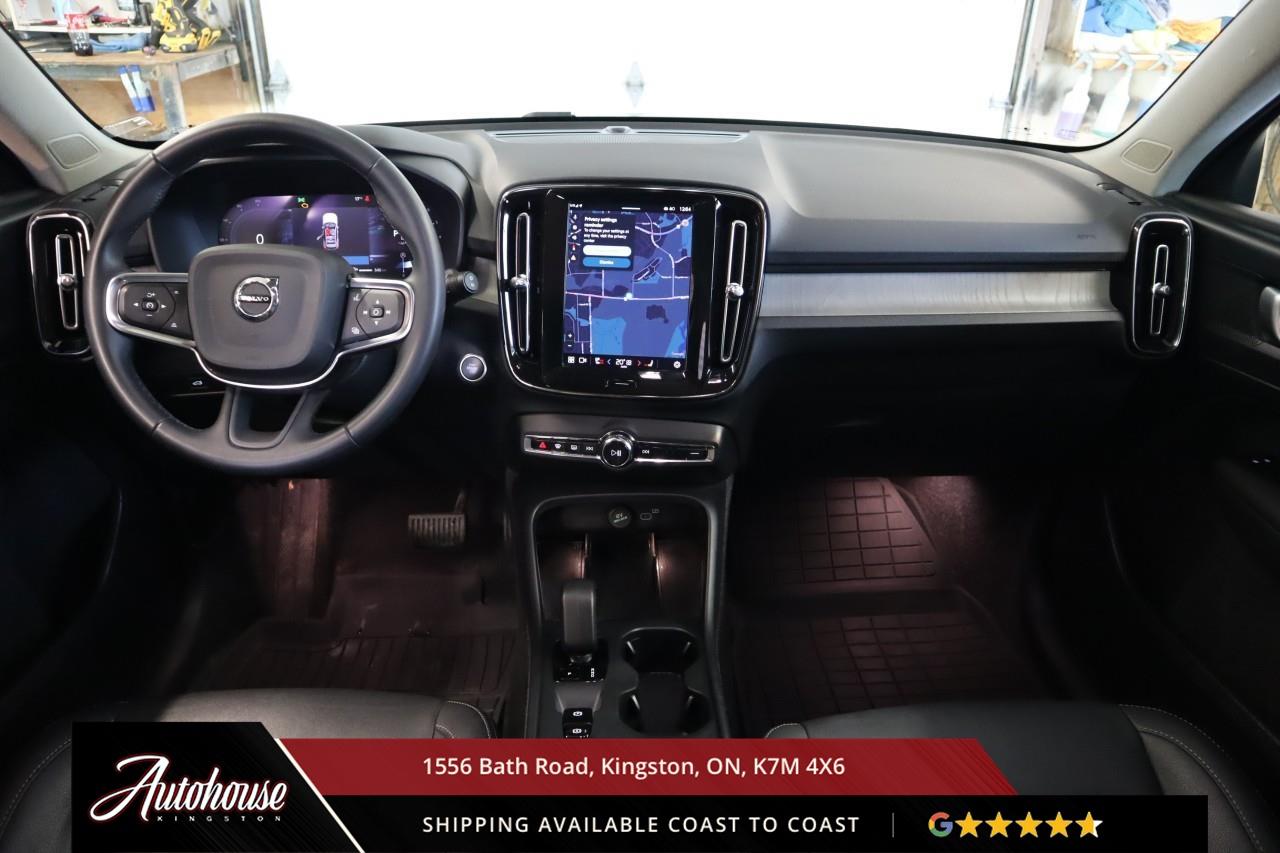 2024 Volvo XC40 B5 Core Dark Theme LEATHER - GOOGLE NAVIGATION Photo