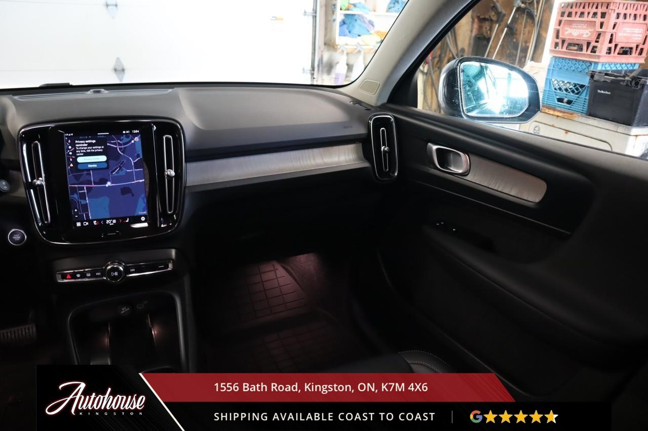 2024 Volvo XC40 B5 Core Dark Theme LEATHER - GOOGLE NAVIGATION Photo