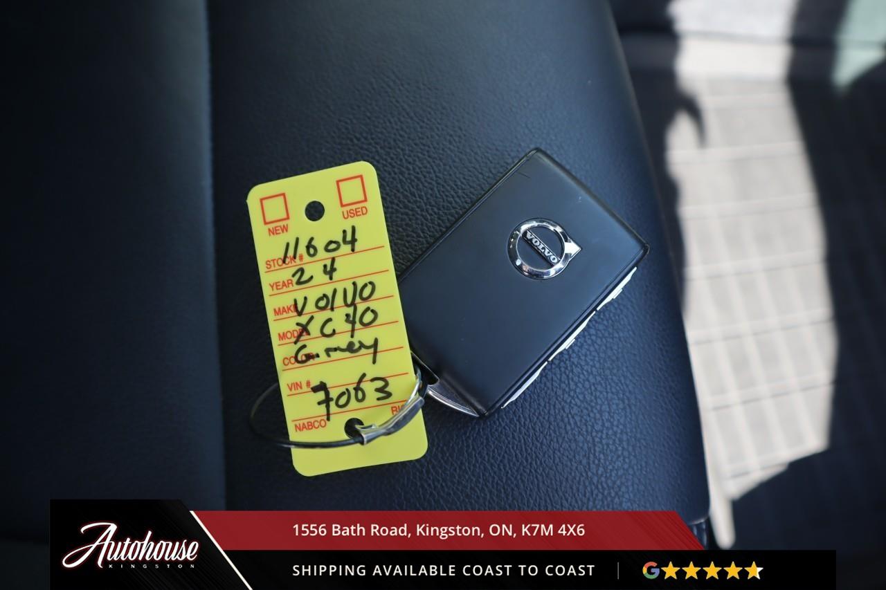 2024 Volvo XC40 B5 Core Dark Theme LEATHER - GOOGLE NAVIGATION Photo