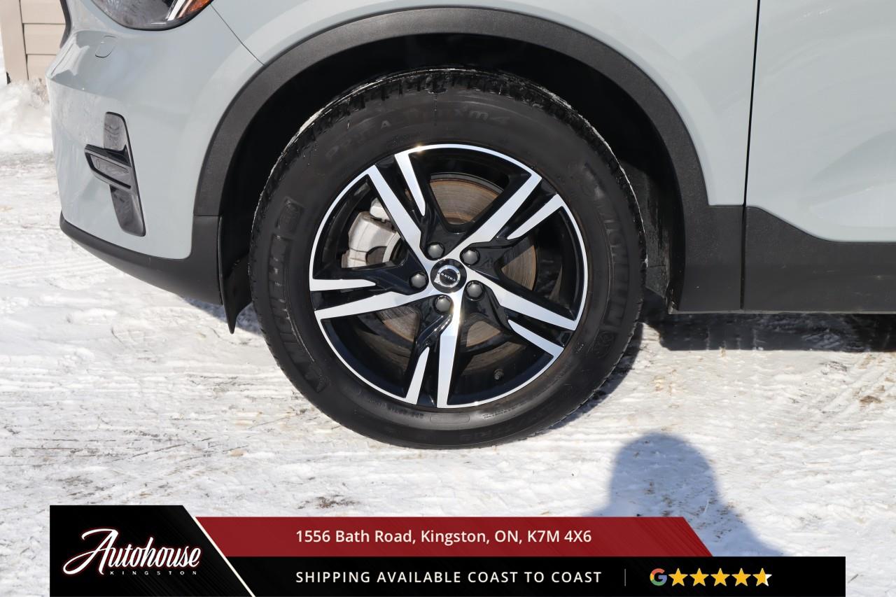 2024 Volvo XC40 B5 Core Dark Theme LEATHER - GOOGLE NAVIGATION Photo