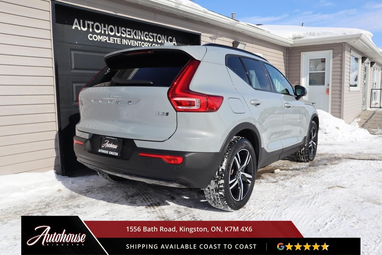2024 Volvo XC40 B5 Core Dark Theme LEATHER - GOOGLE NAVIGATION Photo