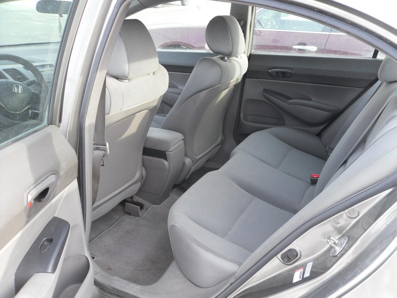 2007 Honda Civic 4dr MT DX-G Photo