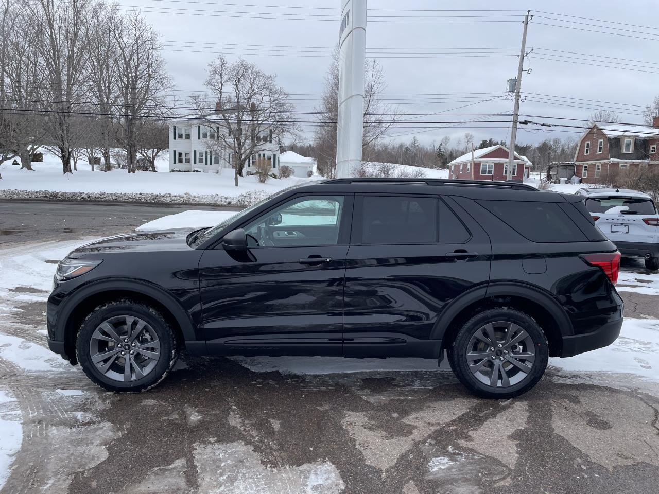 2026 Ford Explorer Active w/200A Pkg Photo3