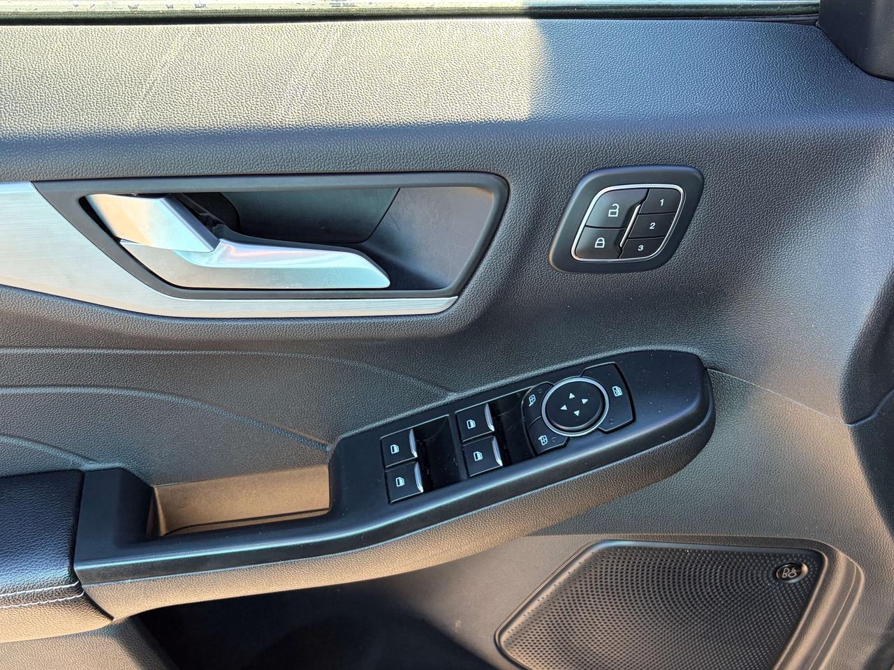 2025 Ford Escape Platinum AWD Photo