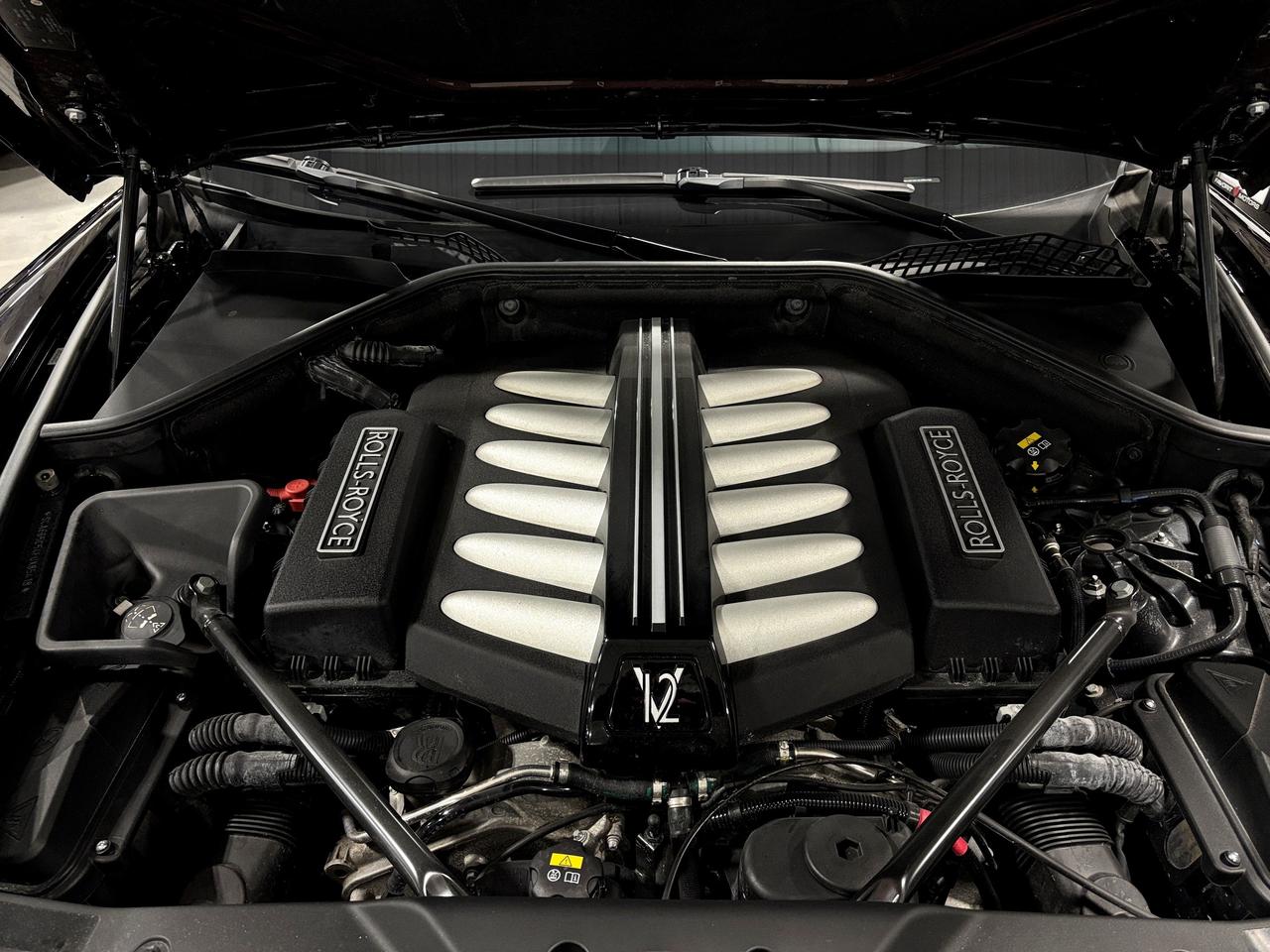 2015 Rolls Royce Wraith V12|RWD|COUPE|NO LUX TAX|POWERDOORS|STARHEADLINER| Photo2