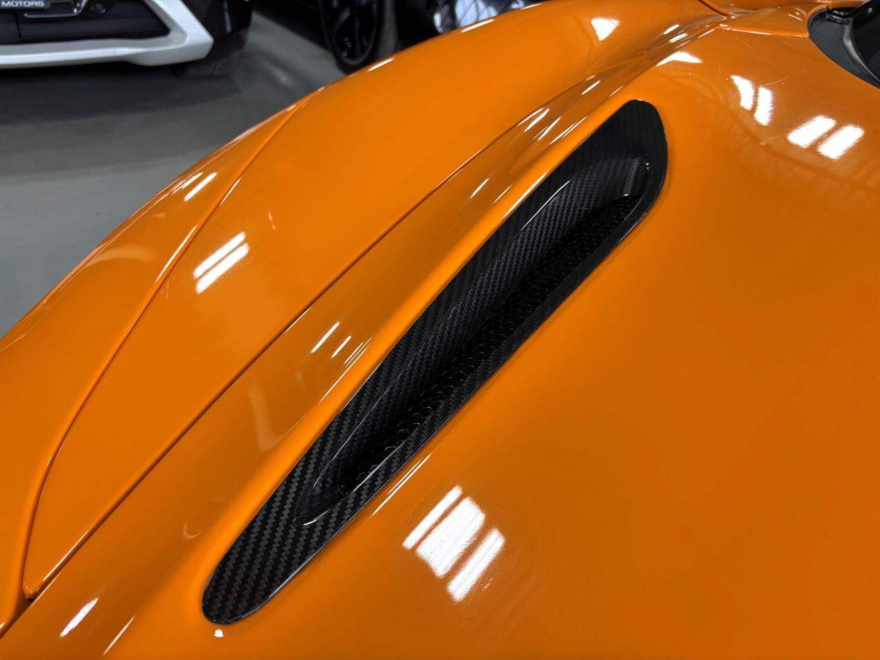 2019 McLaren 720S 710HP|RWD|V8TWINTURBO|NO LUX TAX|BUTTERFLYDOORS|+ Photo