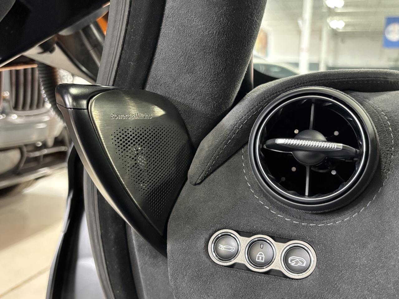 2019 McLaren 720S 710HP|RWD|V8TWINTURBO|NO LUX TAX|BUTTERFLYDOORS|+ Photo