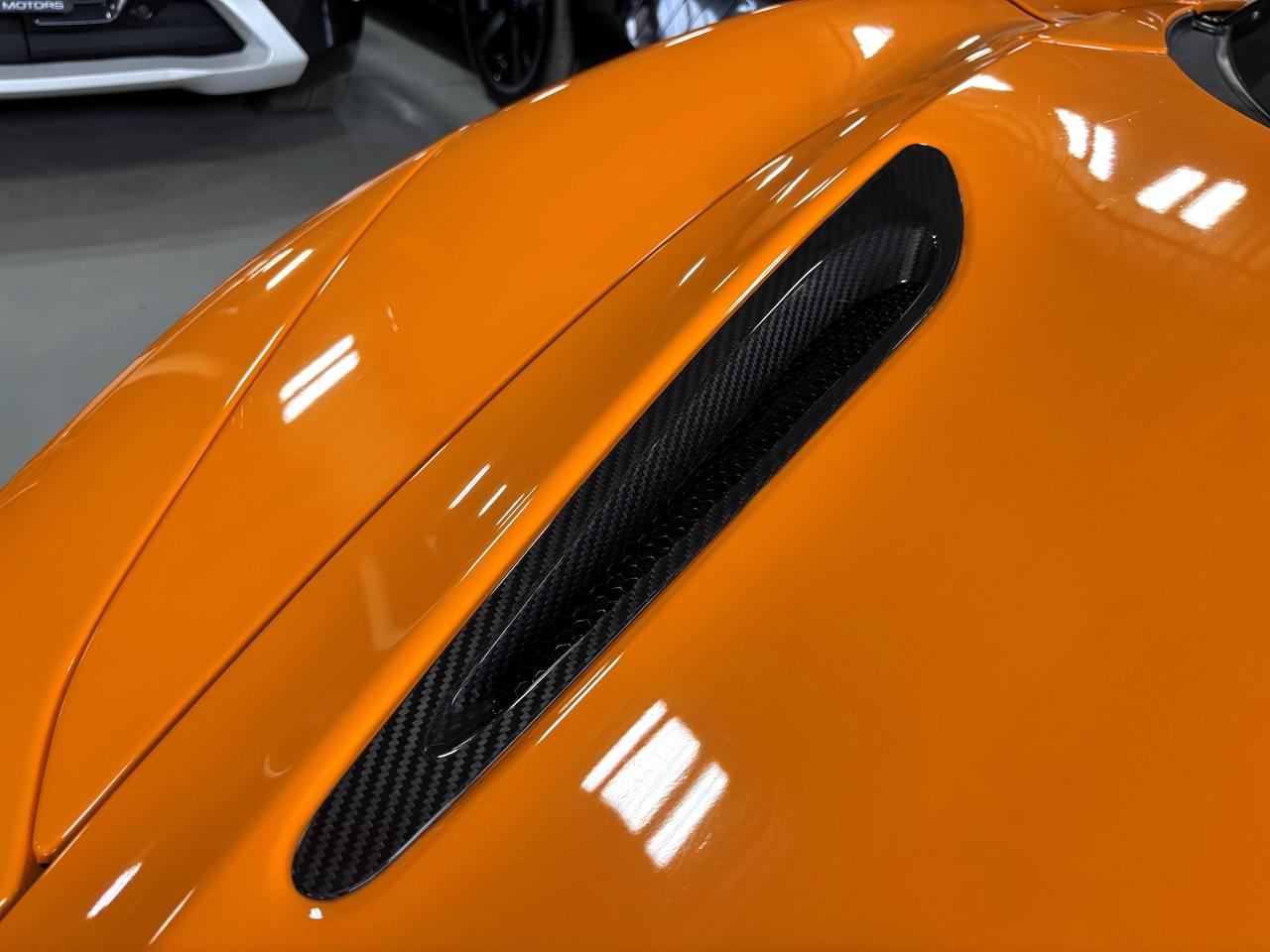 2019 McLaren 720S 710HP|RWD|V8TWINTURBO|NO LUX TAX|BUTTERFLYDOORS|+ Photo
