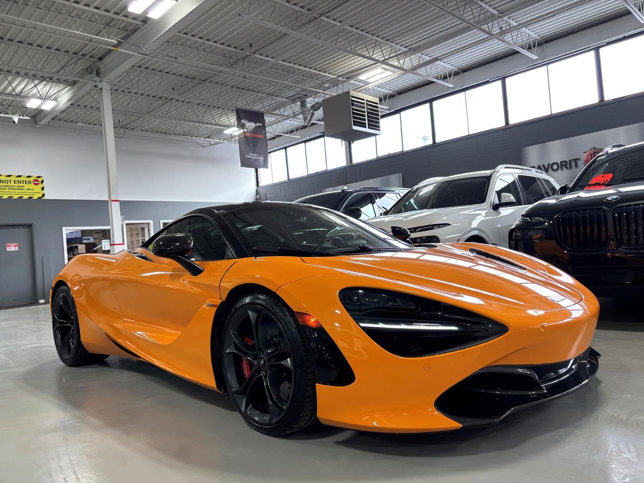2019 McLaren 720S 710HP|RWD|V8TWINTURBO|NO LUX TAX|BUTTERFLYDOORS|+ Photo
