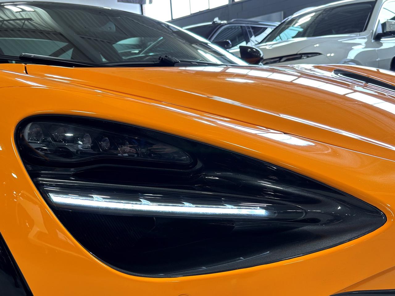 2019 McLaren 720S 710HP|RWD|V8TWINTURBO|NO LUX TAX|BUTTERFLYDOORS|+ Photo