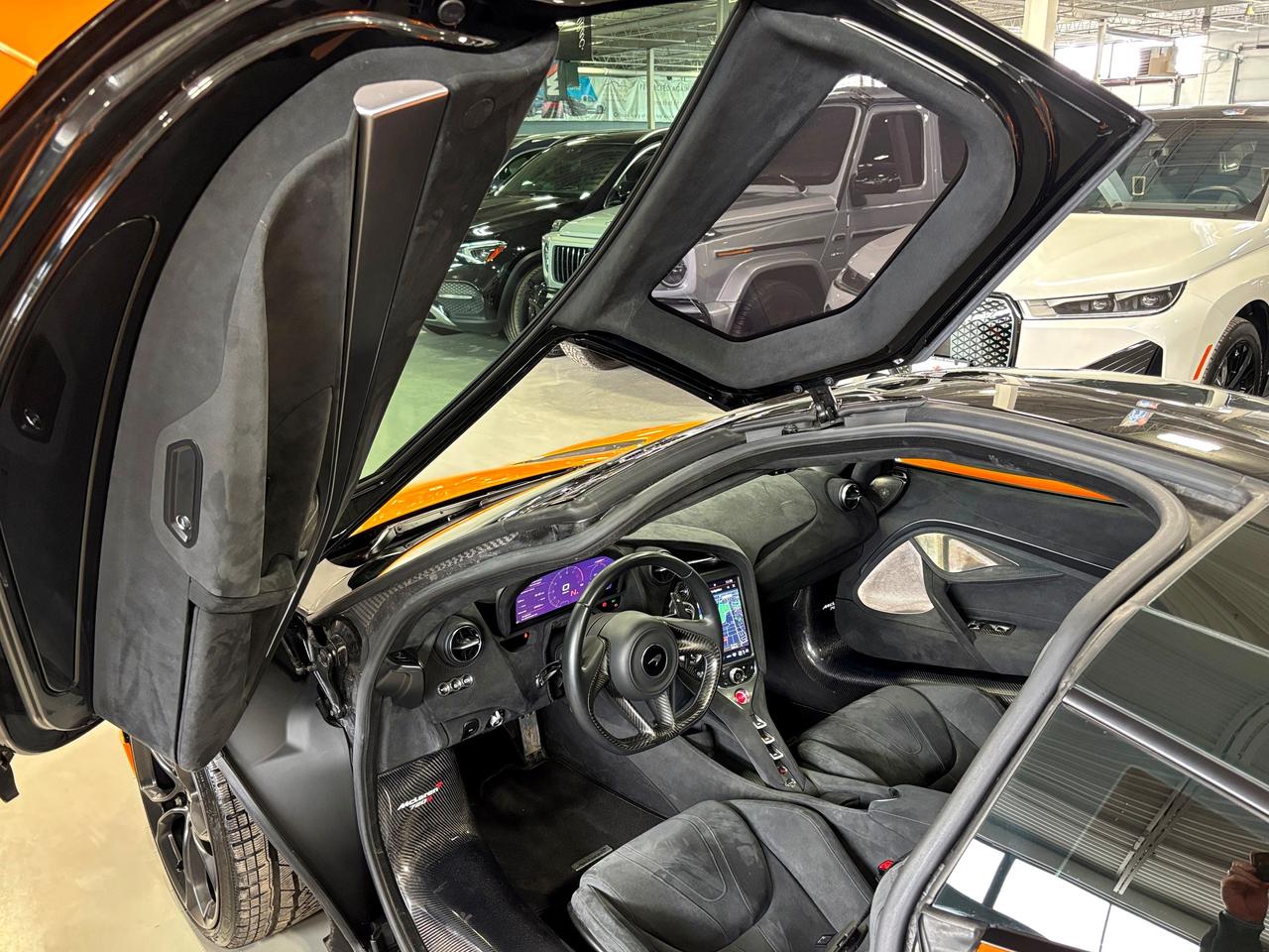2019 McLaren 720S 710HP|RWD|V8TWINTURBO|NO LUX TAX|BUTTERFLYDOORS|+ Photo