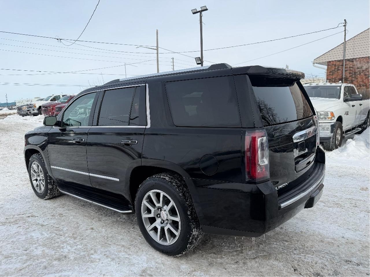 2017 GMC Yukon Denali | Clean CARFAX | Two Sets of Wheels Photo4