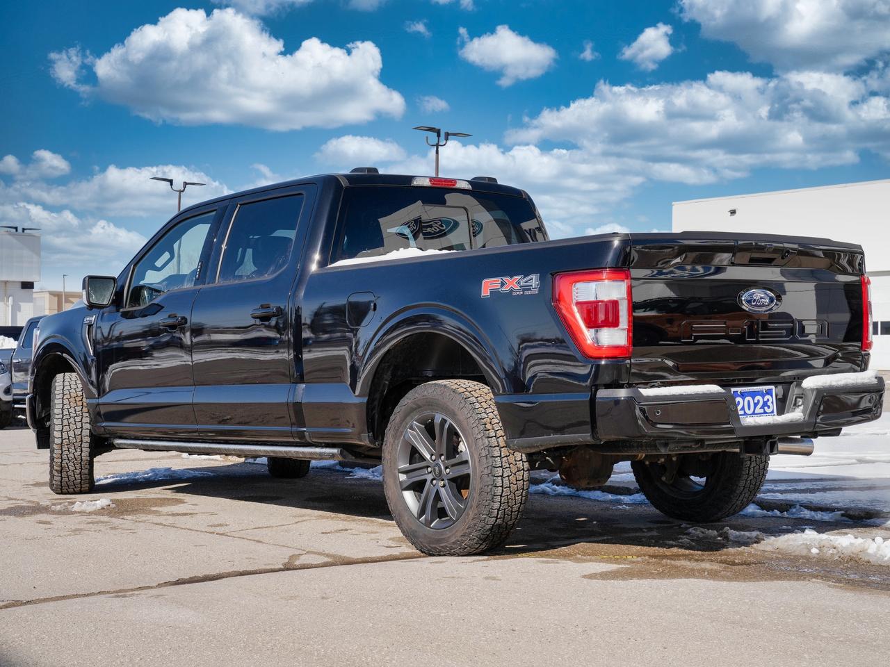 2023 Ford F-150 SUPER CREW | LEATHER | LOW KM | V8! Photo