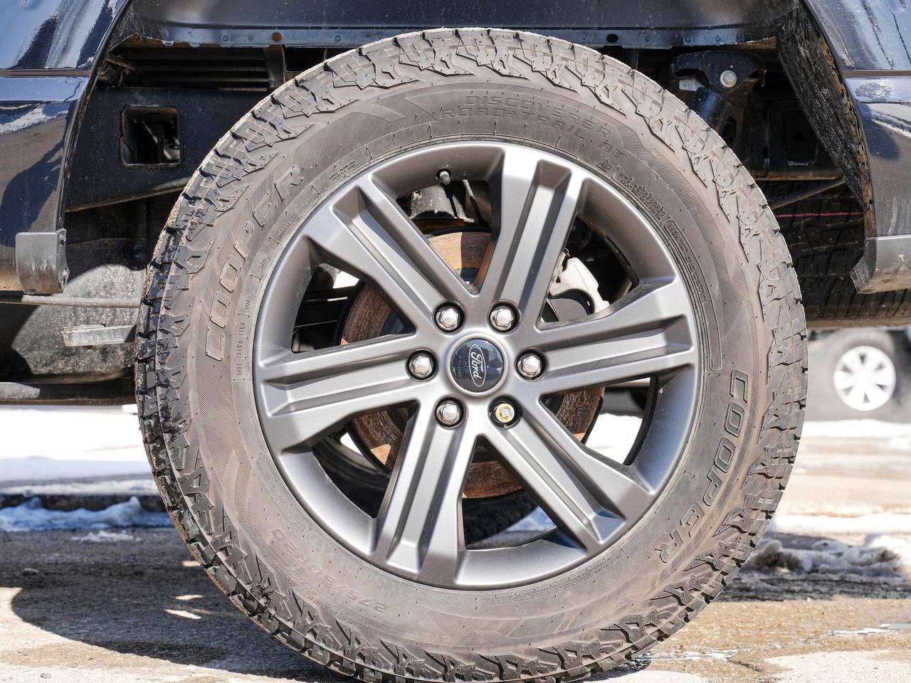 2023 Ford F-150 SUPER CREW | LEATHER | LOW KM | V8! Photo