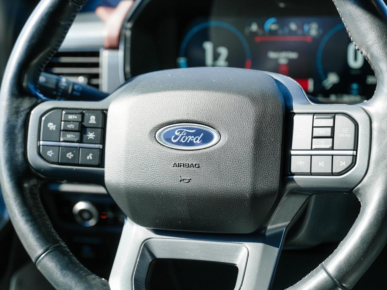 2023 Ford F-150 SUPER CREW | LEATHER | LOW KM | V8! Photo