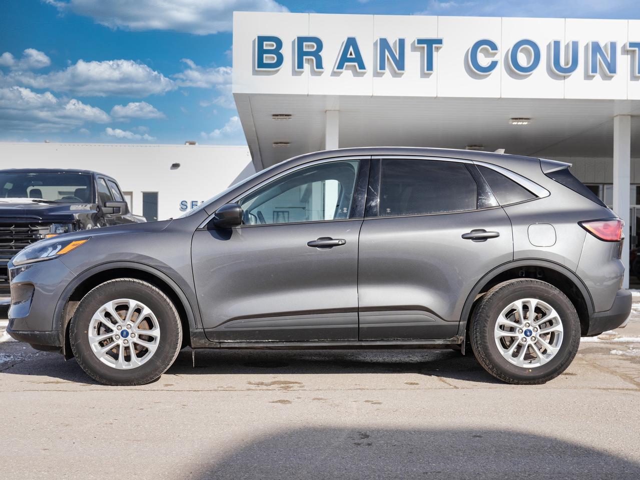 2021 Ford Escape SE MODEL/4X4/GREAT ON GAS! Photo