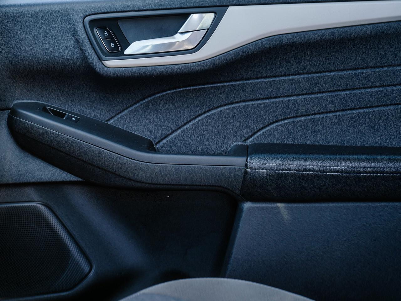 2021 Ford Escape SE MODEL/4X4/GREAT ON GAS! Photo