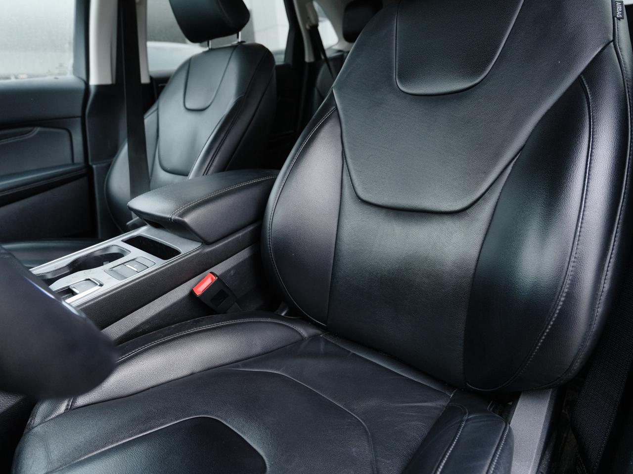 2021 Ford Edge TITANIUM | AWD | LOADED UP! | LEATHER | PANO ROOF Photo