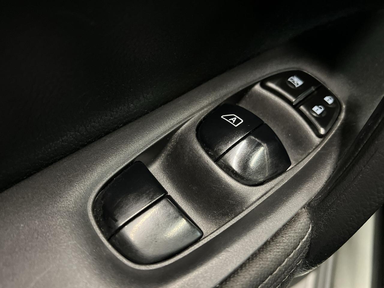 2018 Nissan Qashqai SV | LOW KMS | SUNROOF | HTD SEATS | REMOTE START Photo
