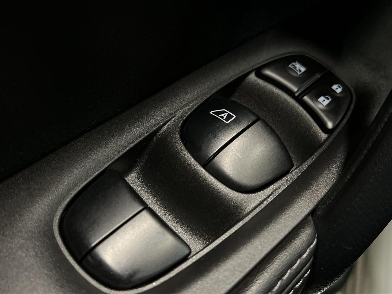 2023 Nissan Qashqai AWD | HTD SEATS | CARPLAY | BLIND SPOT | ALLOYS Photo
