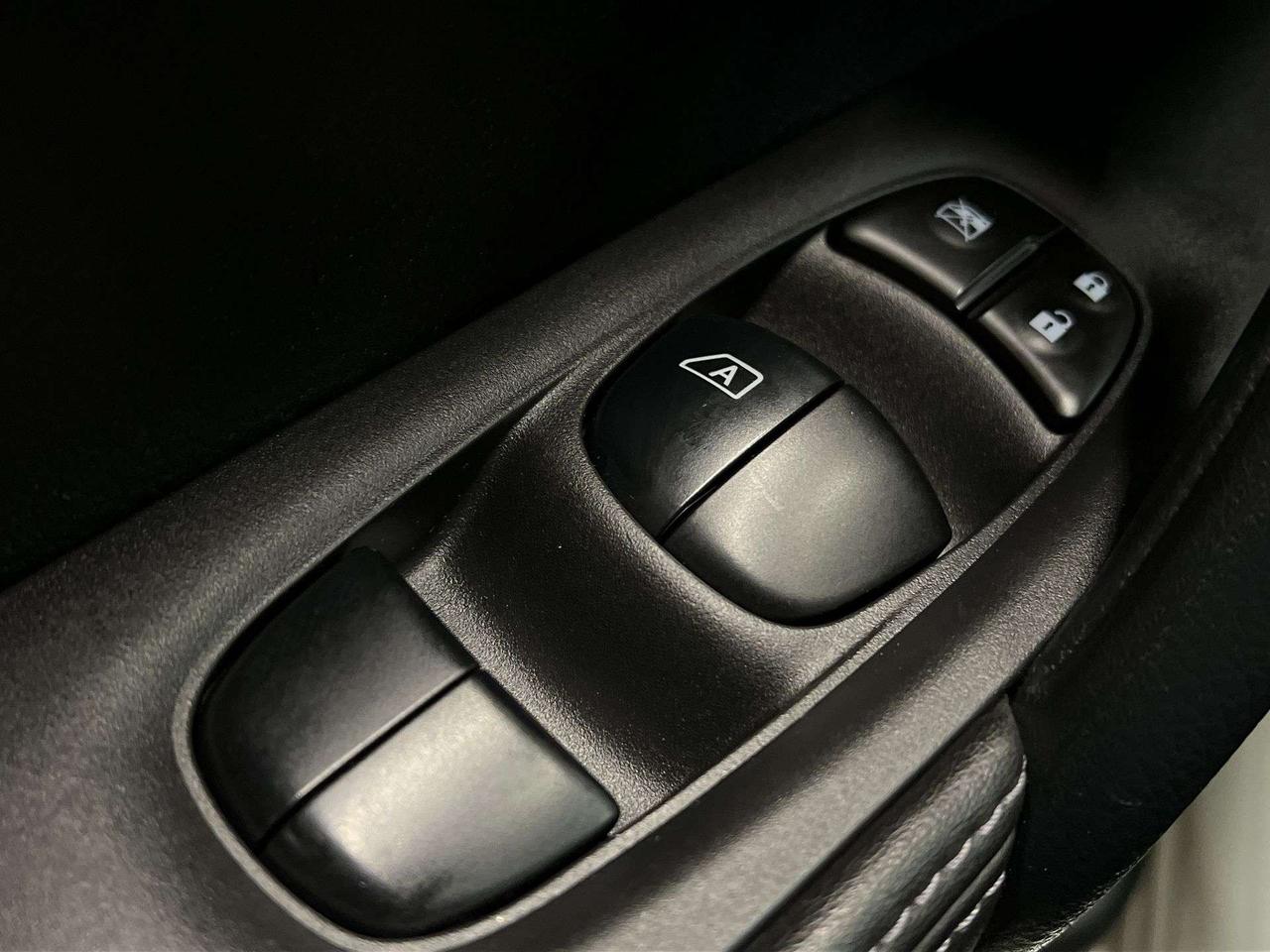 2023 Nissan Qashqai AWD | HTD SEATS | CARPLAY | BLIND SPOT | ALLOYS Photo