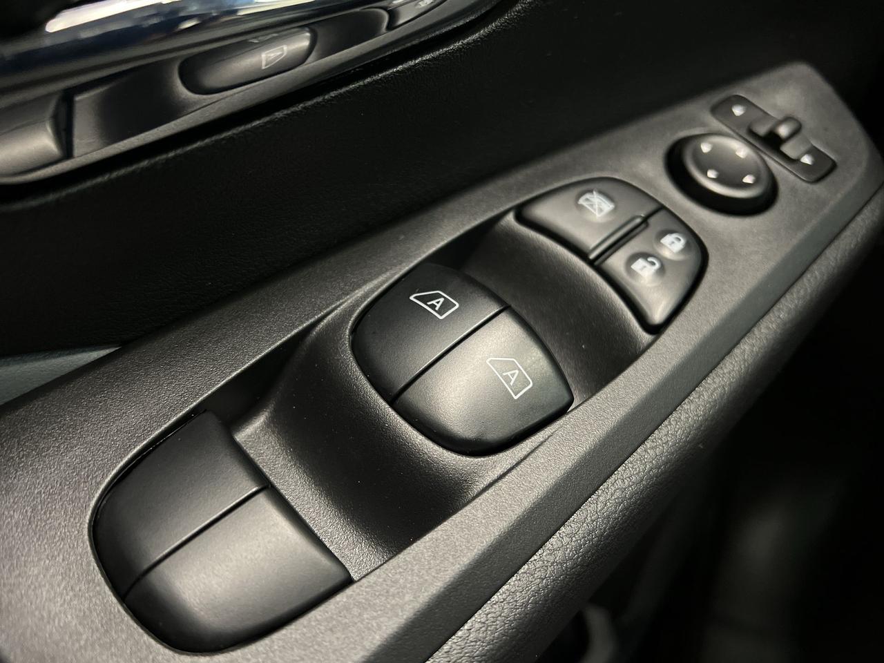 2024 Nissan Kicks SR | ONLY 13,000KMS! | LEATHER | CARPLAY Photo