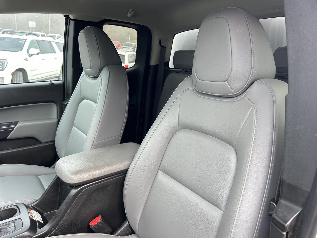 2022 Chevrolet Colorado WORK TRUCK, REAR WHEEL DRIVE, CLEAN CARFAX! - Photo #10