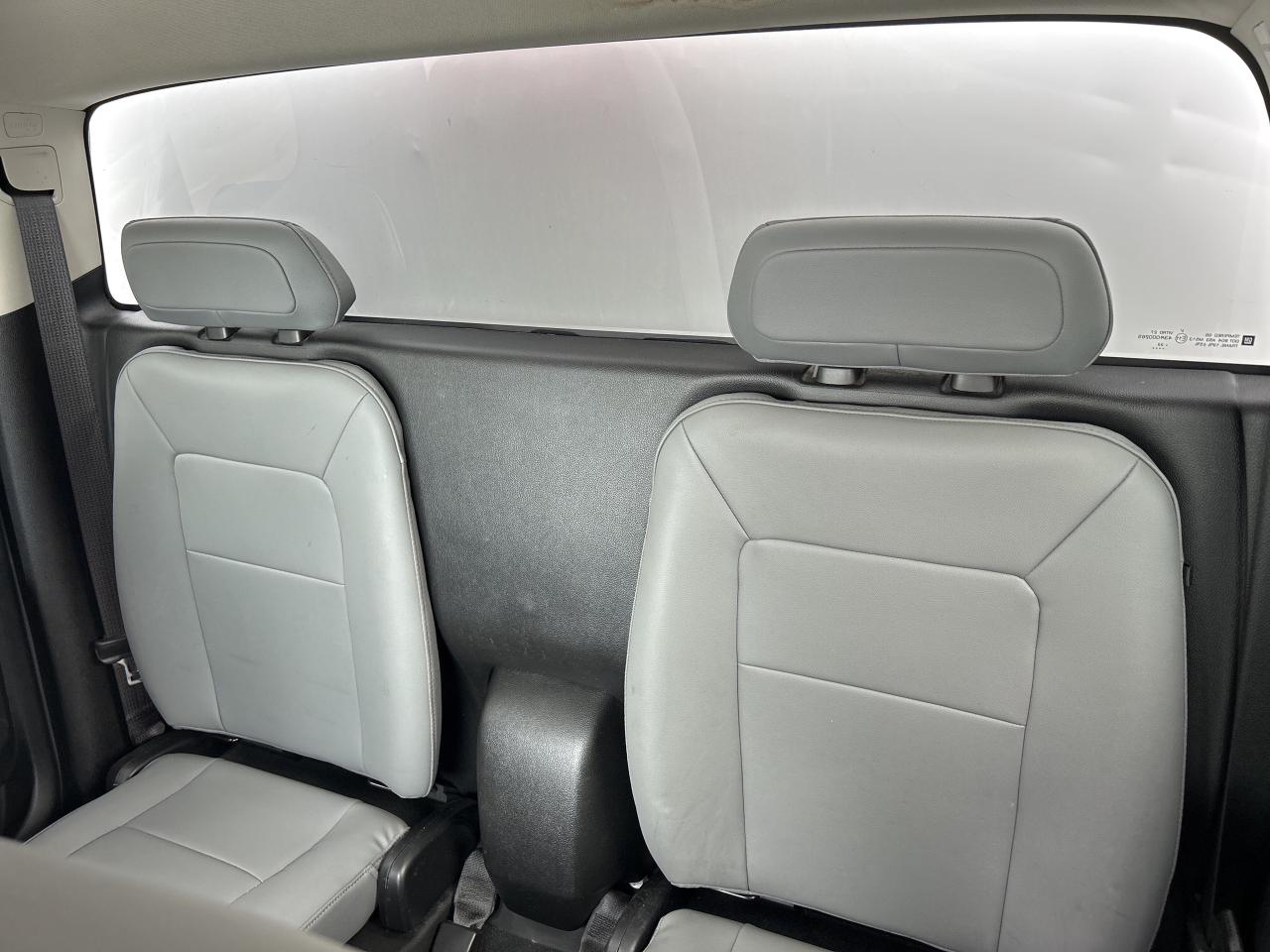 2022 Chevrolet Colorado WORK TRUCK, REAR WHEEL DRIVE, CLEAN CARFAX! - Photo #11