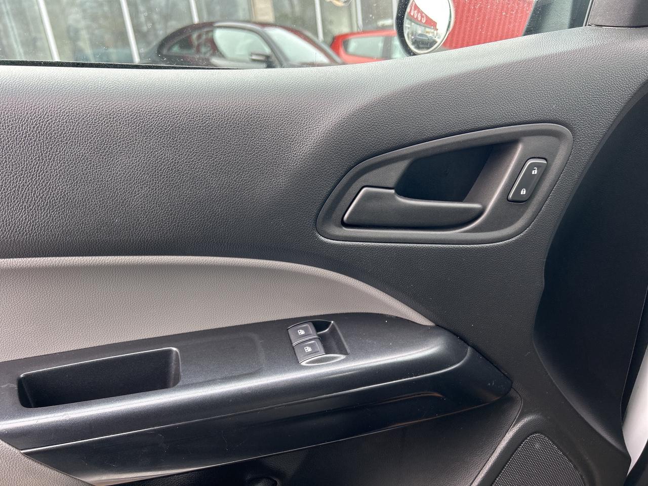 2022 Chevrolet Colorado WORK TRUCK, REAR WHEEL DRIVE, CLEAN CARFAX! - Photo #18