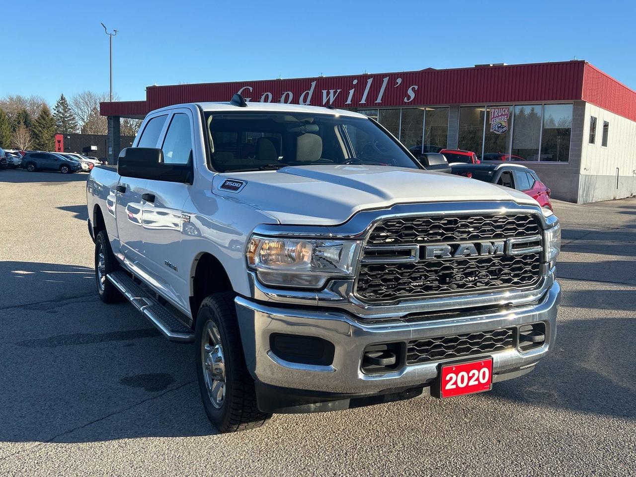 2020 RAM 3500 TRADESMAN, CLEAN CARFAX, 6.4L HEMI, 6 PASSENGER! - Photo #4