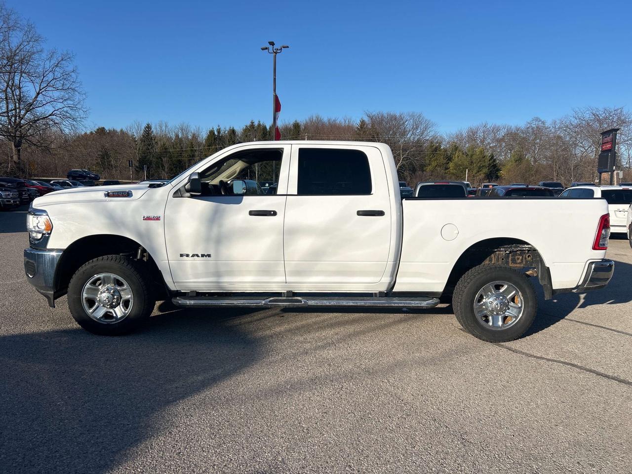 2020 RAM 3500 TRADESMAN, CLEAN CARFAX, 6.4L HEMI, 6 PASSENGER! - Photo #9