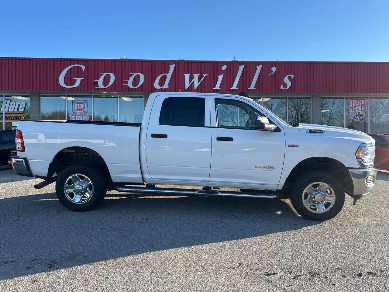 2020 RAM 3500 TRADESMAN, CLEAN CARFAX, 6.4L HEMI, 6 PASSENGER! - Photo #1