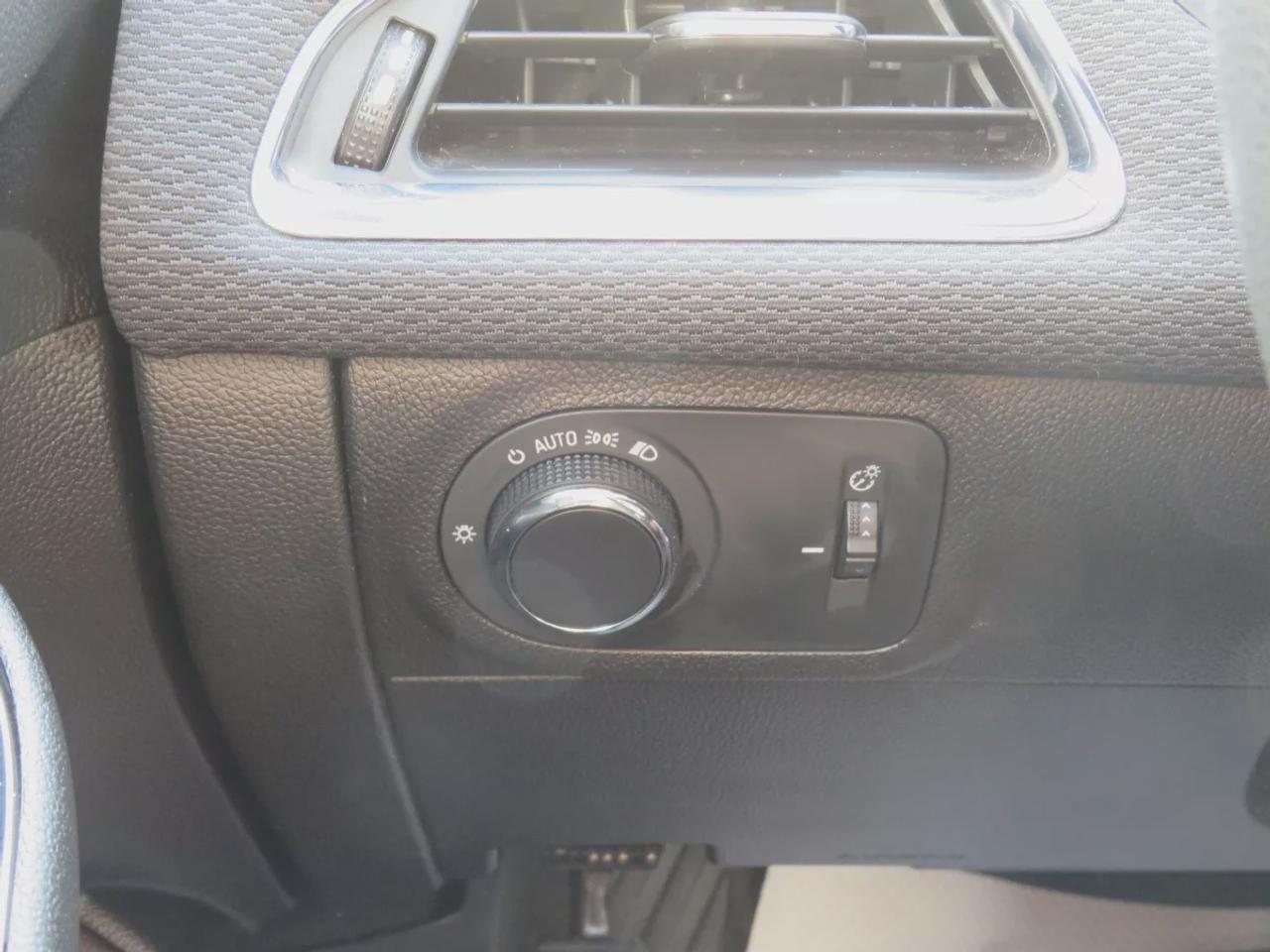 2018 Chevrolet Cruze LT (**CLEAN TITLE/NO ACCIDENTS!!**SAFETY/CERTIFIED**POWER SEATS**REVERSE CAMERA**HEATED SEATS**DIGITAL TOUCHSCREEN**PUSH BUTTON START**CRUISE CONTROL**BLUETOOTH**) Photo