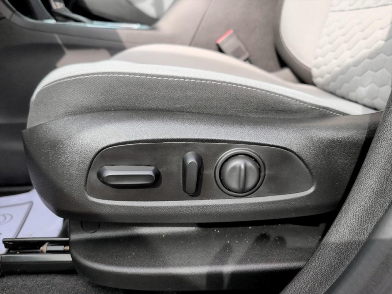 2020 Chevrolet Equinox LT  CONFIDENCE-CONVENIENCE PKGS Photo