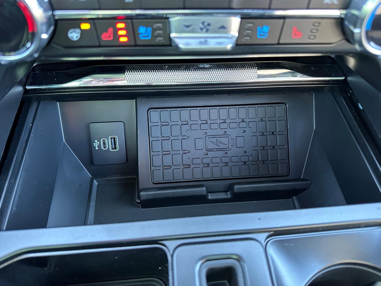 2026 Ford F-150 Lariat 4WD SuperCrew 5.5' Box Photo5