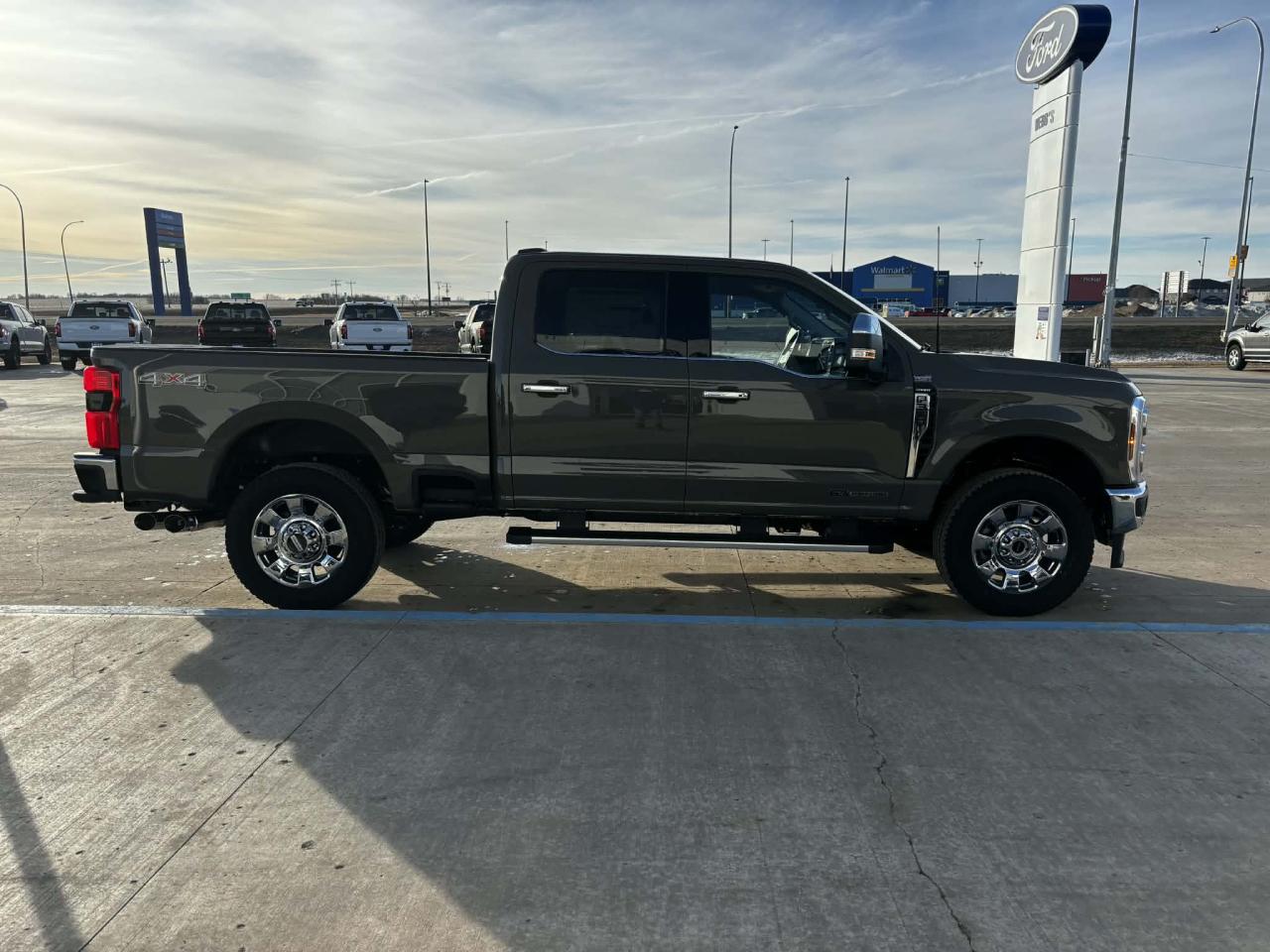 2026 Ford F-350 Super Duty SRW LARIAT 4WD CREW CAB 6.75' BOX Photo3