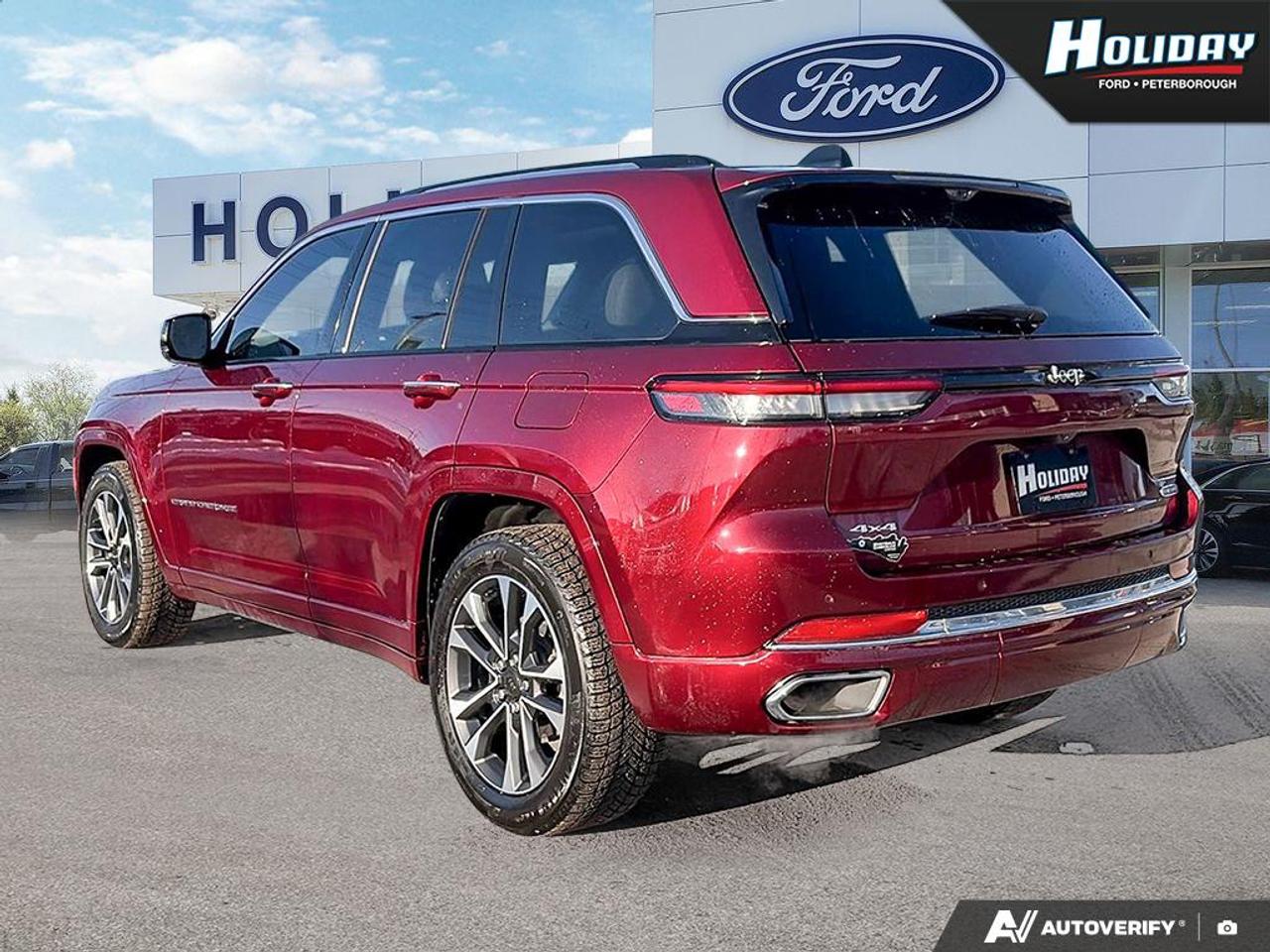 2023 Jeep Grand Cherokee Overland Photo